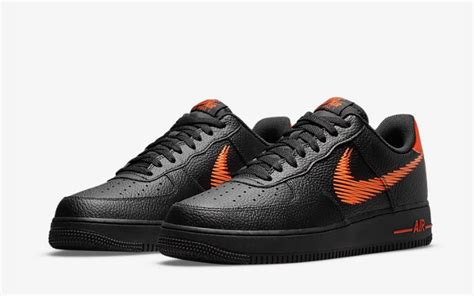 nike airforce bovenkant zwart met oranj|zwarte Nike Air Force 1.